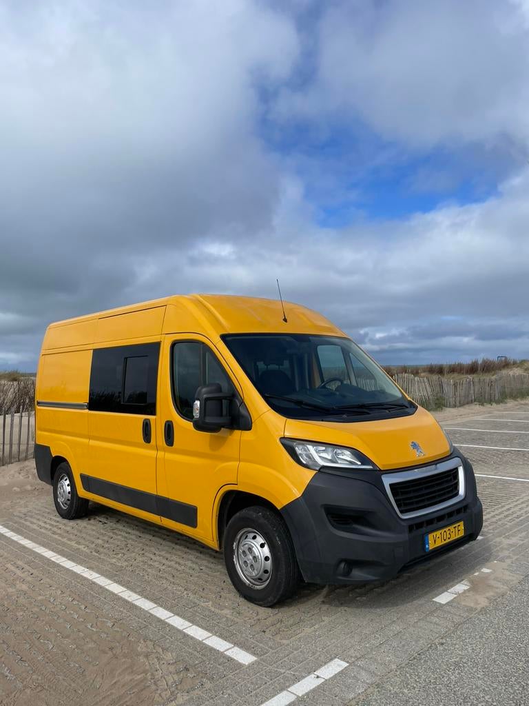 Unieke Peugeot Boxer buscamper – natuurlijk & slim interieur, Caravans en Kamperen, Overige merken, Buscamper of Camperbus, Treinzit