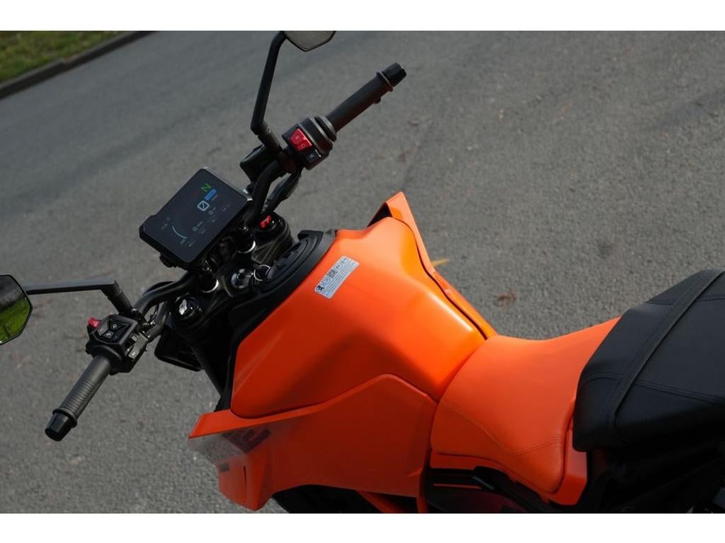 KTM 390 DUKE ABS (bj 2024) 5,492 km, KTM, Bedrijf, Onbekend, 399 cc