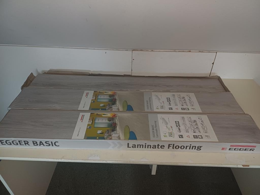 Laminate Flooring Egger (licht grijs) ruim 6m2, Doe-het-zelf en Verbouw, Ophalen, 50 tot 150 cm, Nieuw, 5 tot 10 m²