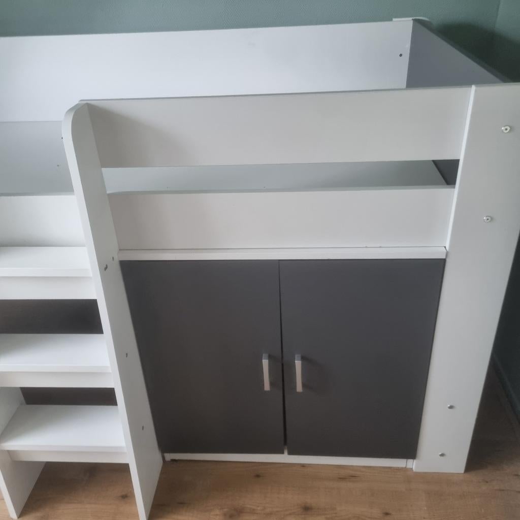 Kinderbed 90180cm met kast en uitschuifbaar bureau, Kinderen en Baby's, Kinderkamer | Stapelbedden en Hoogslapers, Ophalen, Gebruikt