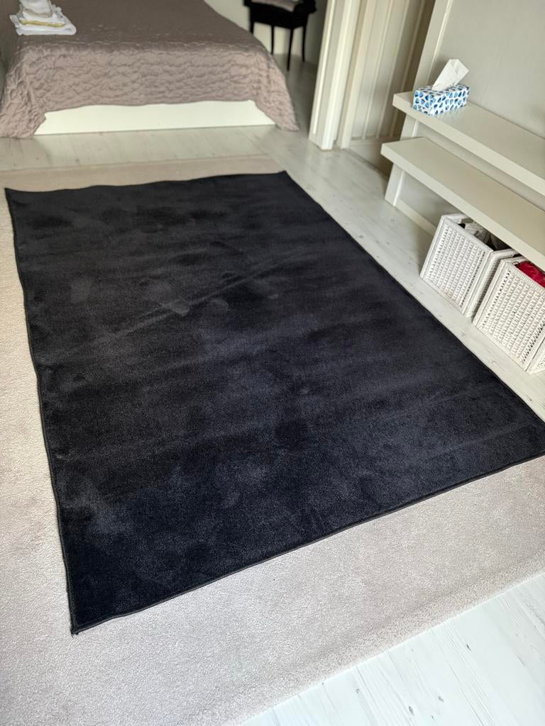 Zo goed als nieuw zwart velvet vloerkleed 2.60 x 1.80m, Ophalen, Zwart, 150 tot 200 cm, 200 cm of meer