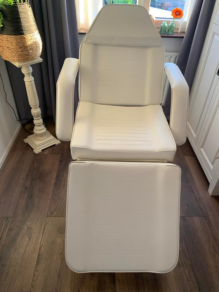 Te koop nette behandelstoel/tafel, Ophalen, Zo goed als nieuw