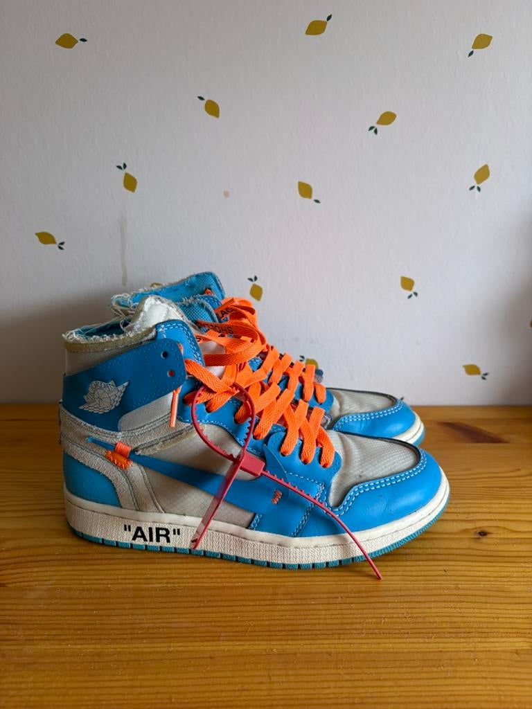 Jordan 1 High Off White University Blue, Kleding | Heren, Schoenen, Blauw, Ophalen of Verzenden, Sneakers of Gympen, Gedragen