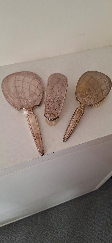 Kaptafel set, Ophalen