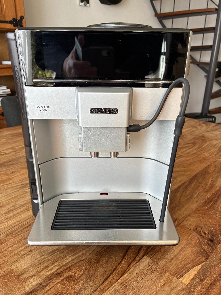 Siemens EQ.6 plus S 300, Witgoed en Apparatuur, Koffiezetapparaten, Ophalen, Gebruikt, Koffiemachine, Afneembaar waterreservoir