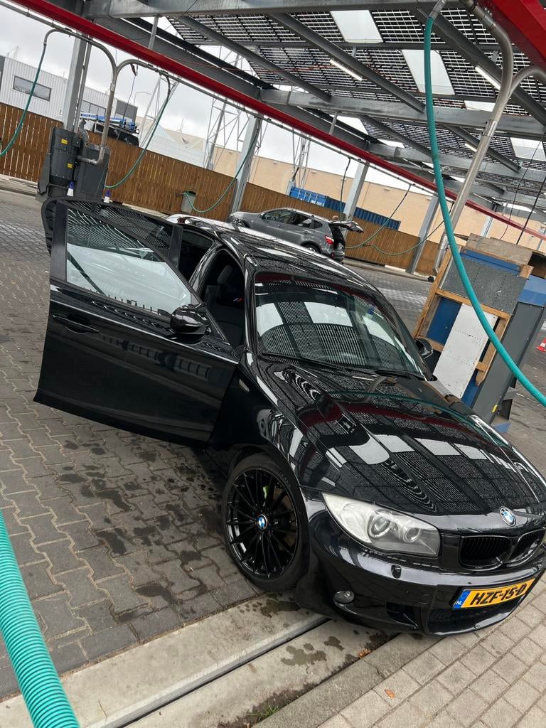 BMW 118i 1 Serie met M Pakket, Auto's, BMW, 1-Serie, 1995 cc, Zwart, 143 pk
