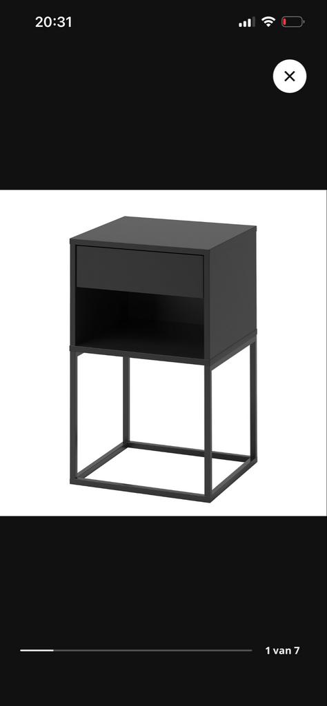 Twee zwarte nachtkastjes met lade en plank, Minder dan 45 cm, Zo goed als nieuw, Hout, 55 tot 70 cm