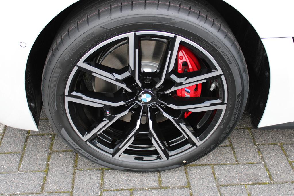 BMW i4 eDrive35 Gran Coupé M Sport / Adaptieve LED / Comfor, Achterwielaandrijving, Zwart, Cruise Control, Wit
