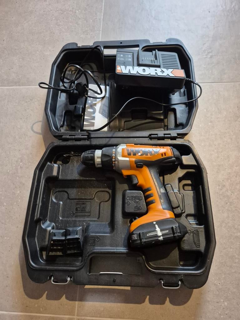 Worx boormachine met oplader en koffer, Ophalen of Verzenden, Gebruikt, Boormachine