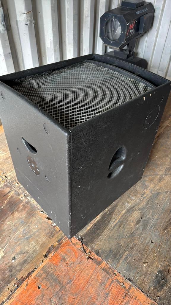 Hk lucas alpha sub, actief maar versterkermodule is defect, Ophalen, Gebruikt