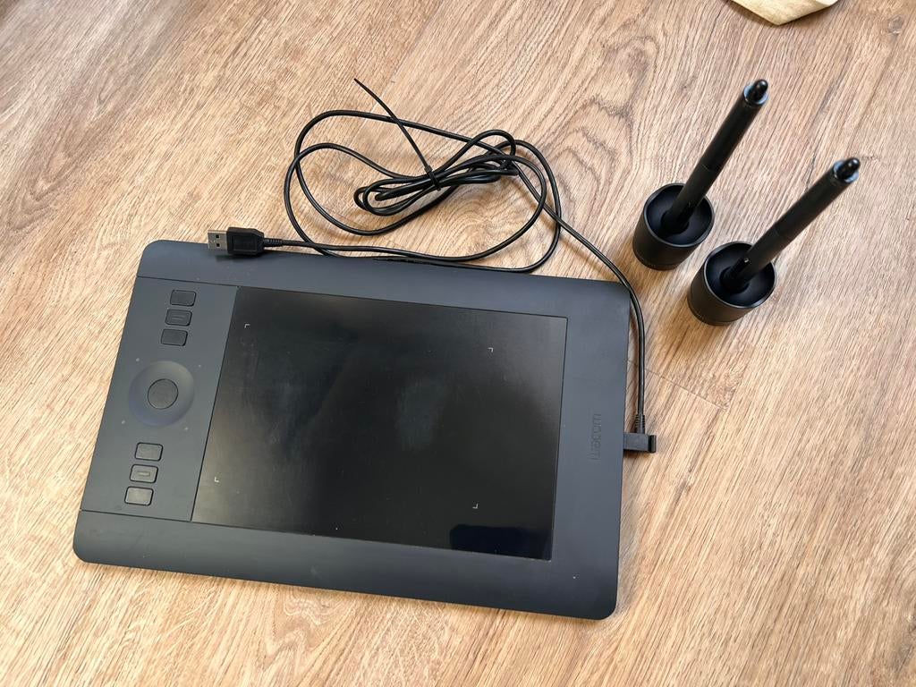 Wacom Intuos Pro Small PTH-451 + 2 pennen | compleet, Ophalen of Verzenden, Gebruikt, Bedraad