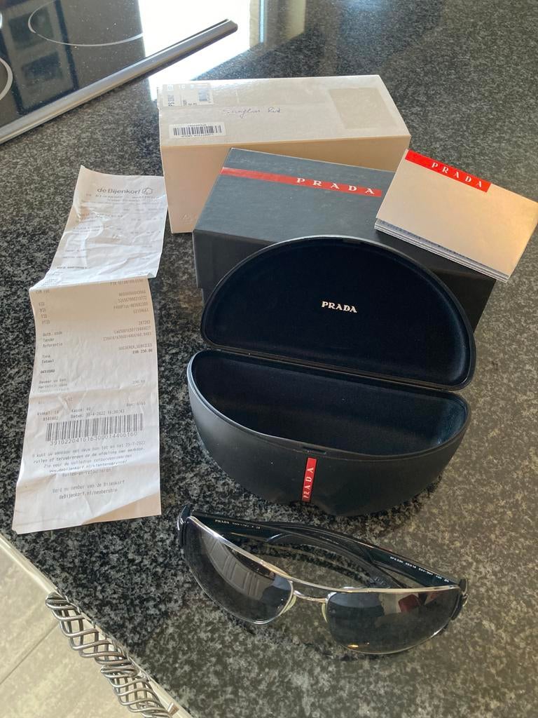 Prada heren zonnebril, Ophalen of Verzenden, Nieuw, Zwart, Overige merken
