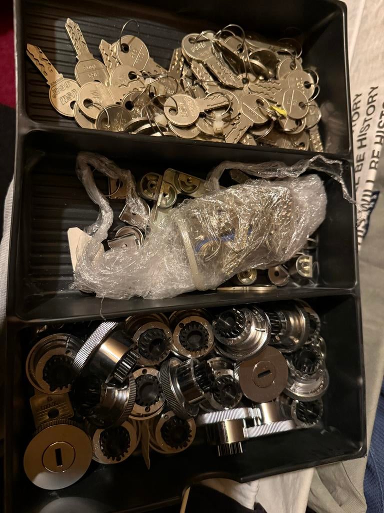 USM Haller sloten en sleutels, Ophalen, Overige materialen, Gebruikt, Minder dan 100 cm