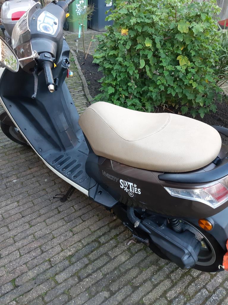 T.k.peugot vivacity sixties snorscooter vr.p. € 325, Fietsen en Brommers, Snorfietsen en Snorscooters, Ophalen, Gebruikt, Benzine