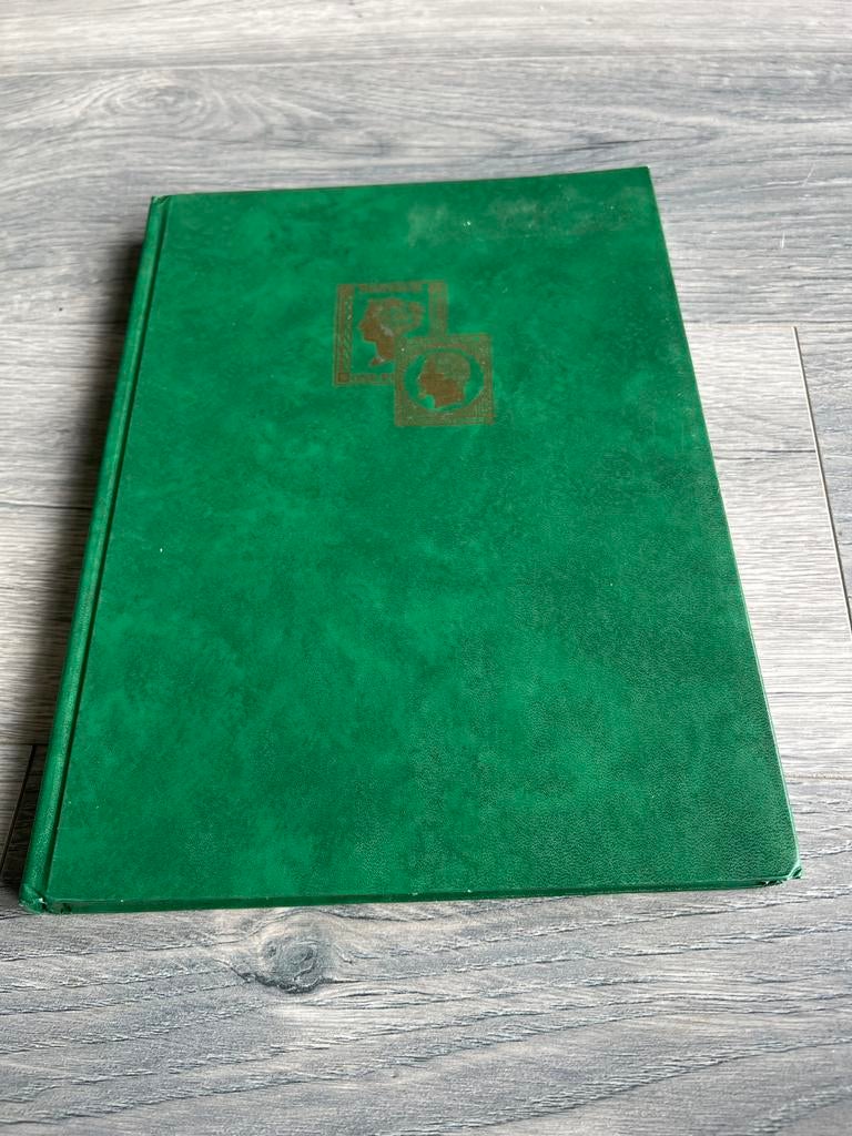 Groene postzegel map lekker groot, Postzegels en Munten, Postzegels | Toebehoren, Ophalen of Verzenden, Verzamelalbum