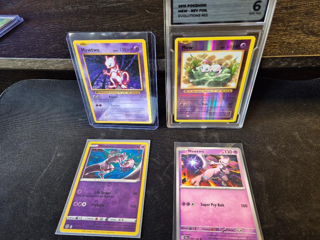 Mew & Pidgeot - Display Showcase - 2x Graded Cards, Ophalen of Verzenden, Zo goed als nieuw, Meerdere kaarten, Foil