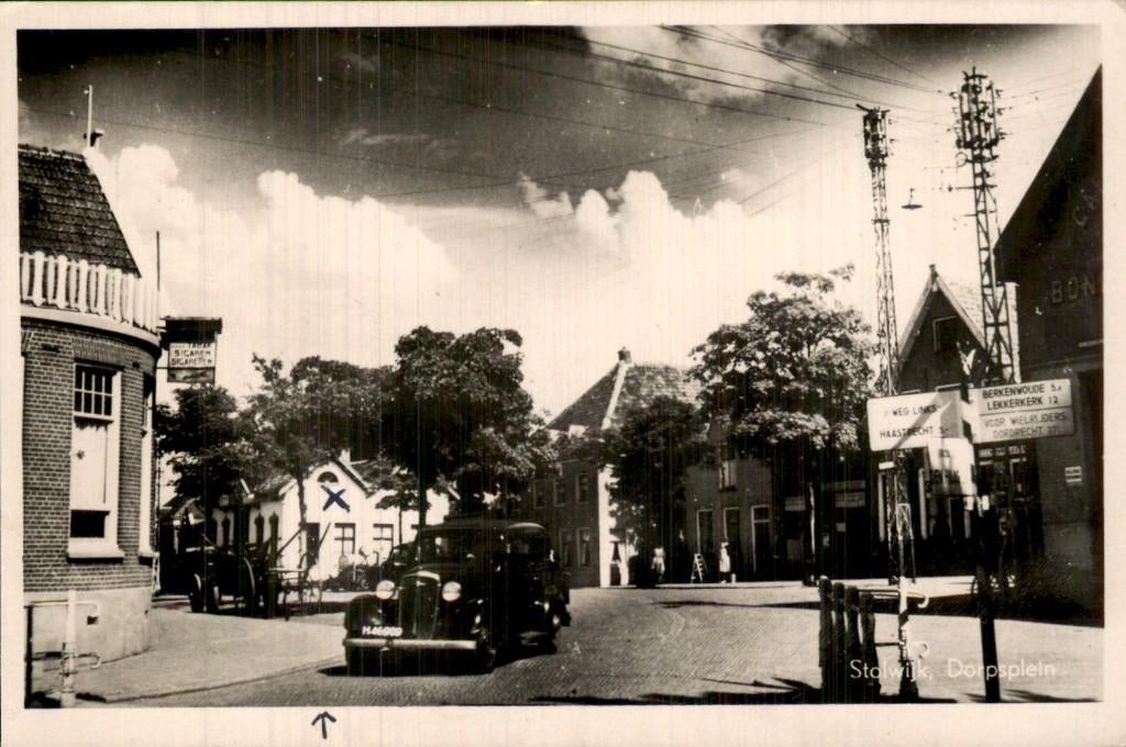 Stolwijk - Dorpsplein - Straatbeeld, Ophalen of Verzenden, 1940 tot 1960, Gelopen, Zuid-Holland