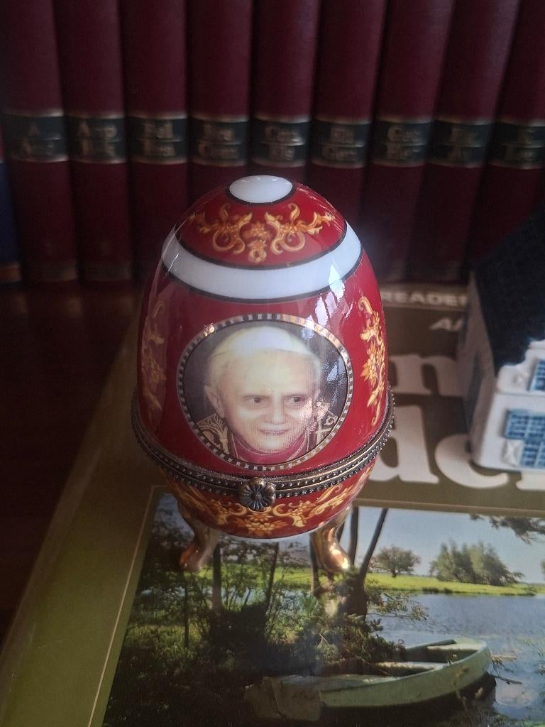 Ei van porselein met Paus Benedictus XVI., Ophalen of Verzenden, Nieuw, Overige typen, Christendom | Katholiek