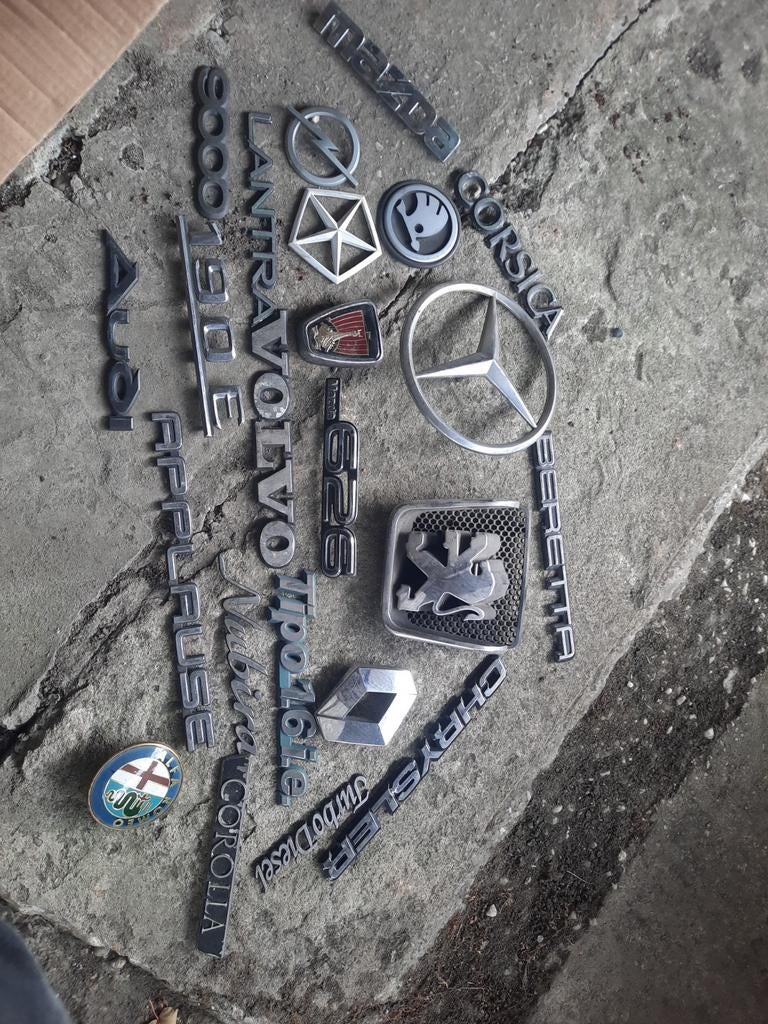 diverse auto emblemen, Auto-onderdelen, Ophalen of Verzenden, Gebruikt, Toyota