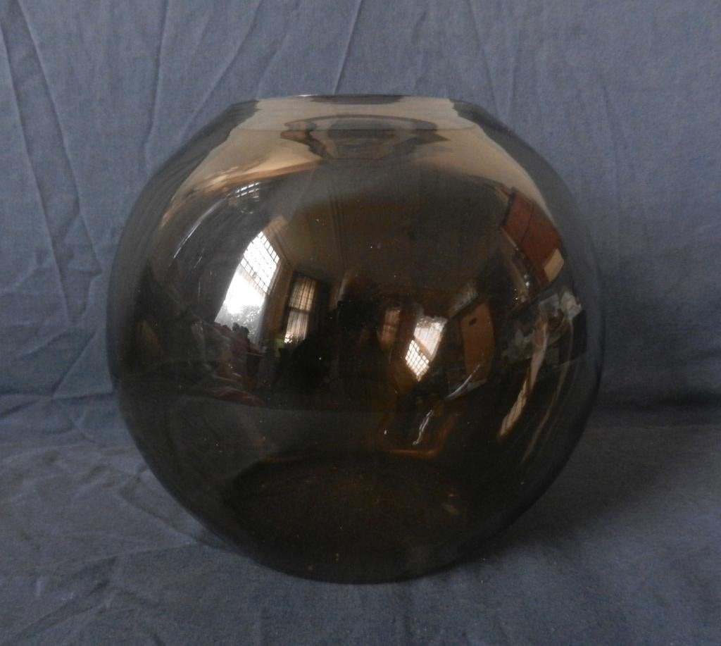 Bolvormige lichtbruine glazen vaas Maastricht? Leerdam? h 20, Ophalen of Verzenden