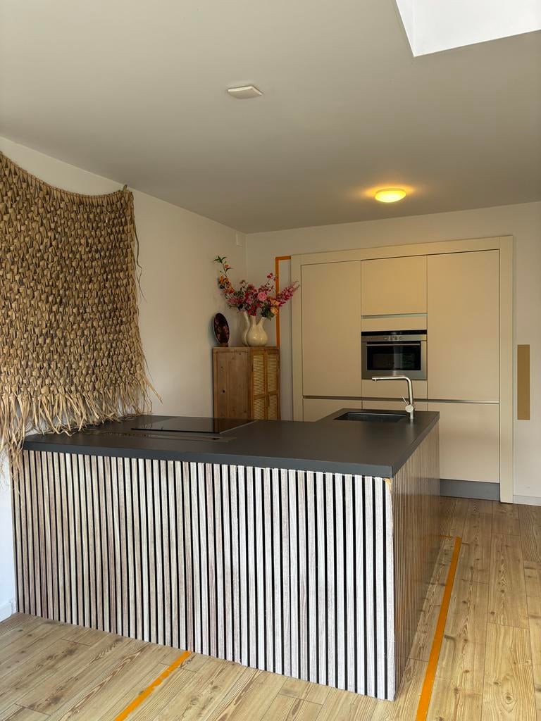 Keuken met kookeiland, kastruimte, inbouwapparatuur Siemens, Ophalen, Gebruikt, Overige materialen, Overige typen