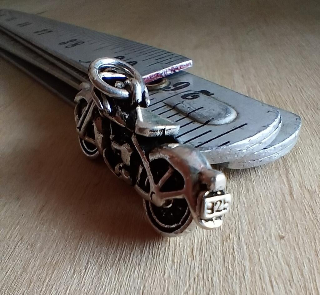 Erg mooie zilveren motor hanger, 925 
Draaiende wielen, Ophalen of Verzenden, Nieuw, Zilver, Overige merken