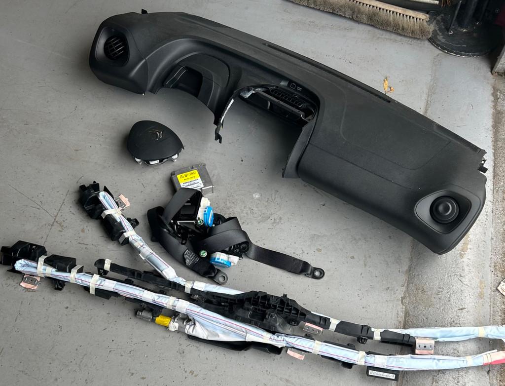 Compleet Dashboard set Citro n C1 AYGO Peugeot 108 Origineel, Info@fabrikant.eu, Citroën, Fabrikantstraat 1
1000 AA  Amsterdam, NL