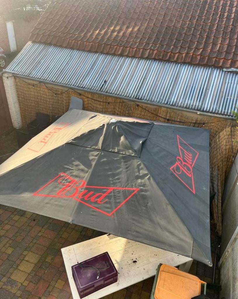Budweizer horeca bier parasol 4x4, Tuin en Terras, Parasols, Zo goed als nieuw, Zweefparasol, Ophalen