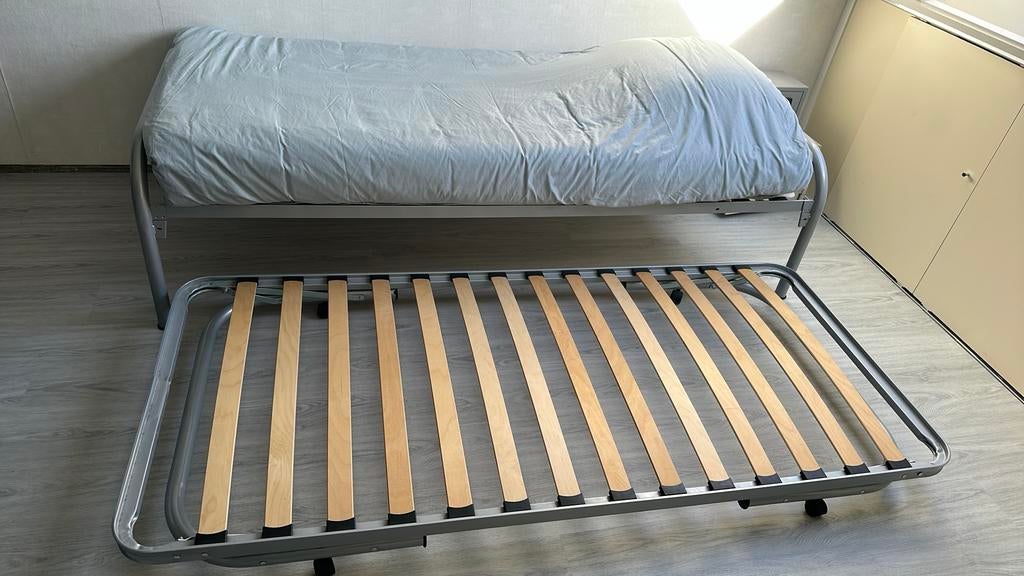 Bed (1persoons) met onderbed, Ophalen, 90 cm, Eenpersoons, Zo goed als nieuw