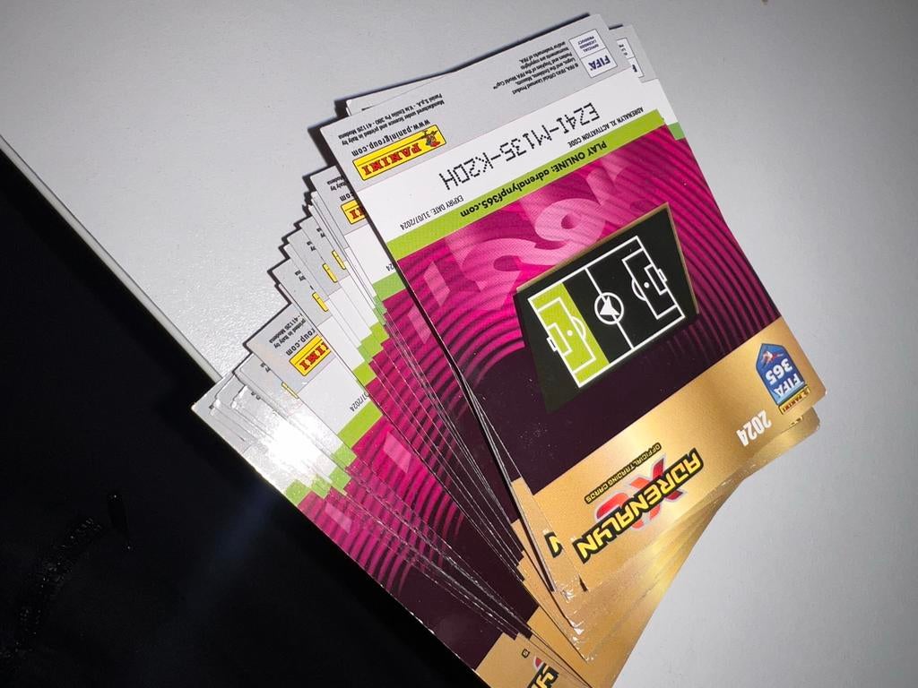 FIFA 365 2024 Limited Edition kaarten met premiums, Ophalen of Verzenden, Zo goed als nieuw, Meerdere kaarten, Foil