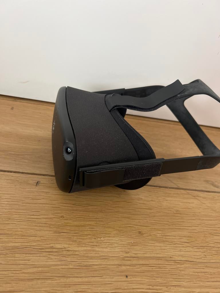 Oculus Quest 1 VR-bril met 2 controllers (1 defect), Spelcomputers en Games, Virtual Reality, Ophalen, Gebruikt, VR-bril, Overige platformen