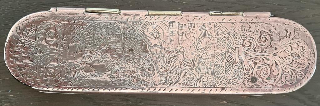 18E EEUWSE GEGRAVEERDE KOPEREN TABAKSDOOS, Antiek en Kunst, Ophalen, Koper