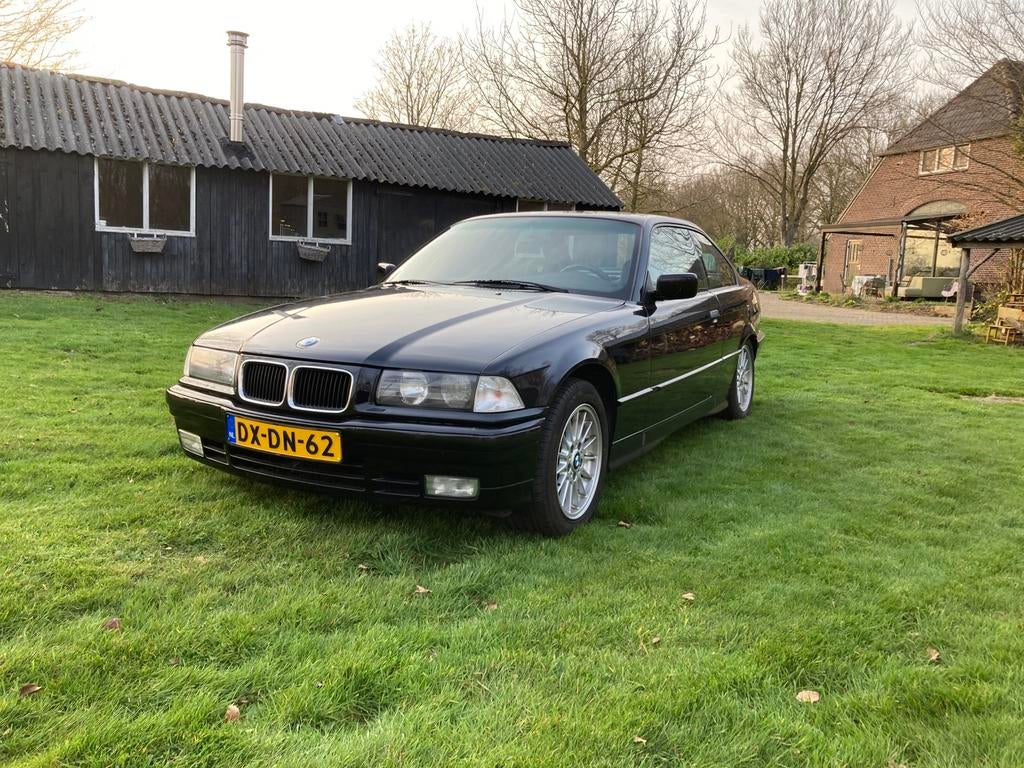 Prachtige BMW 325i, Auto's, BMW, Automaat, Achterwielaandrijving, Zwart, Leder
