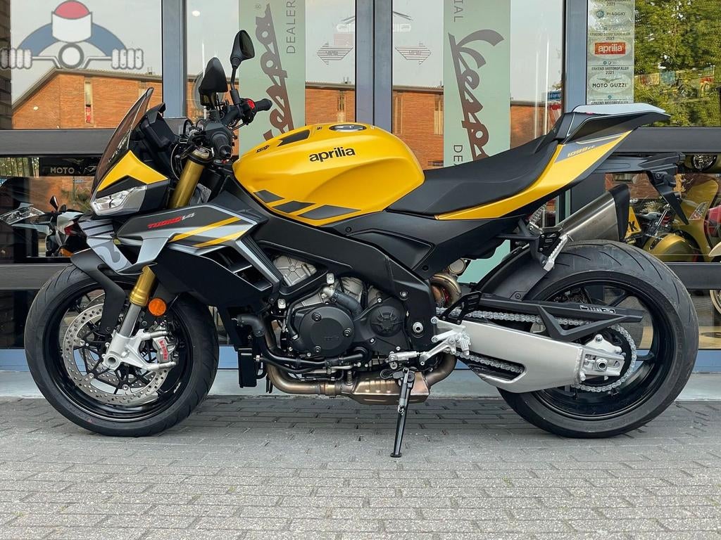 Aprilia Tuono V4 1100 Scorpion Yellow (2026) - foto 3