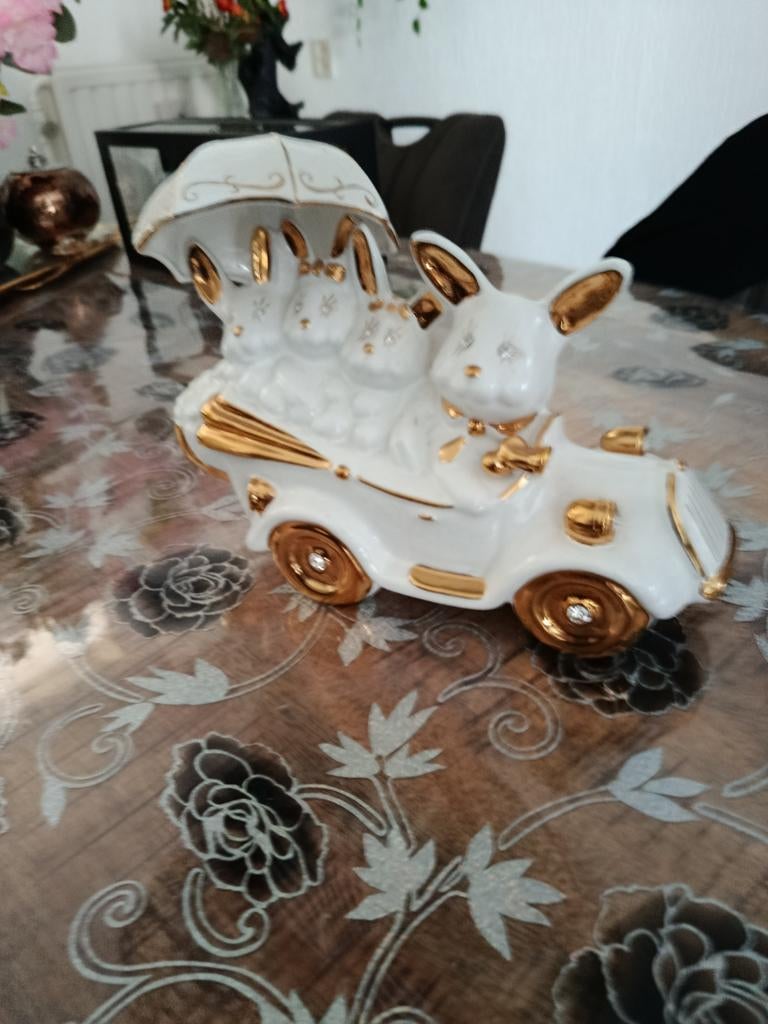 Mooie beeldje porselein in zeer goede staat serieus bieden, Ophalen