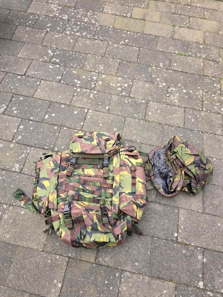 Kl 60L rugzak woodland camo met regencover, Verzamelen, Militaria | Algemeen, Ophalen of Verzenden, Landmacht, Nederland, Overige typen