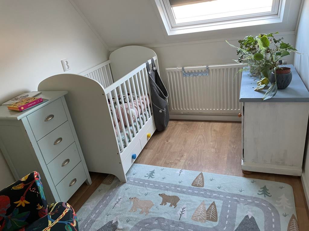 Ikea en echt houten babykamer, Kinderen en Baby's, Kinderkamer | Complete kinderkamers, Ophalen, Zo goed als nieuw, Jongetje of Meisje