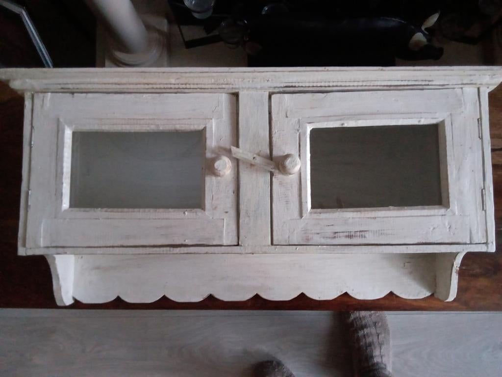 Vintage hangkastje, Ophalen