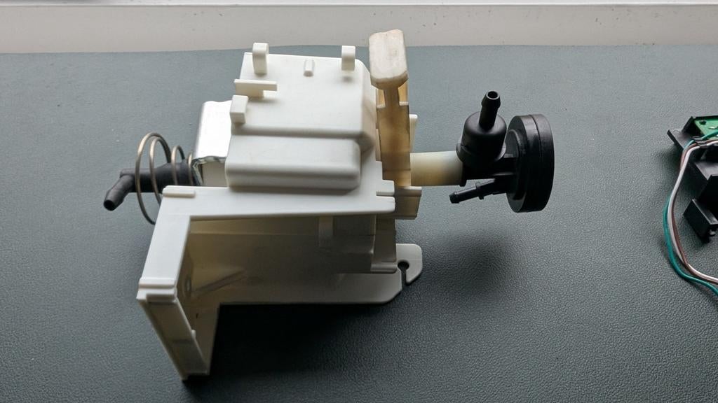 Siemens EQ5/6/7/8/9 Pomp Reed Sensor Schokdemper Onderdeel, Ophalen of Verzenden