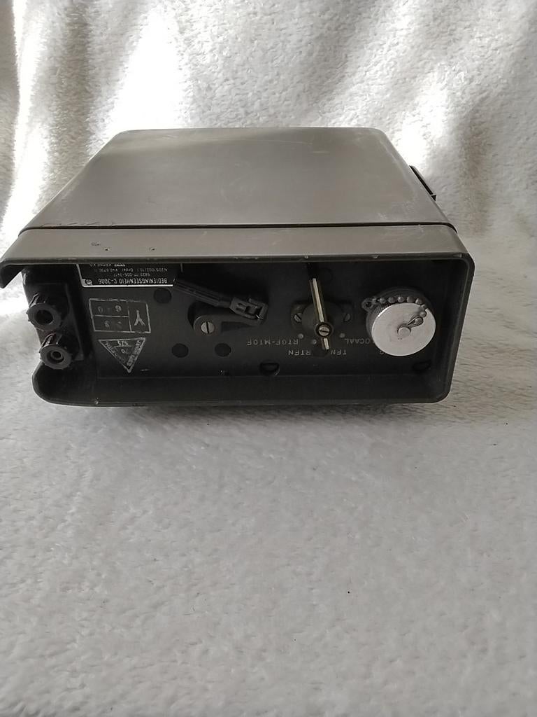 Oude militaire telefoon, Ophalen