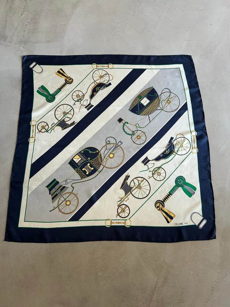 Celine vintage zijden sjaal 85x88 cm., Ophalen of Verzenden, Gedragen, Maat 46/48 (XL) of groter, Sjaal