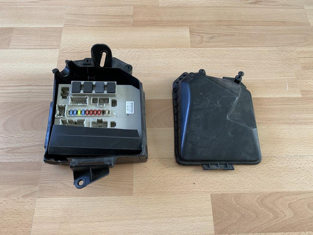 zekeringkast renault clio 3 / modus 8200194747 motorruimte, Gebruikt, -, Renault, -