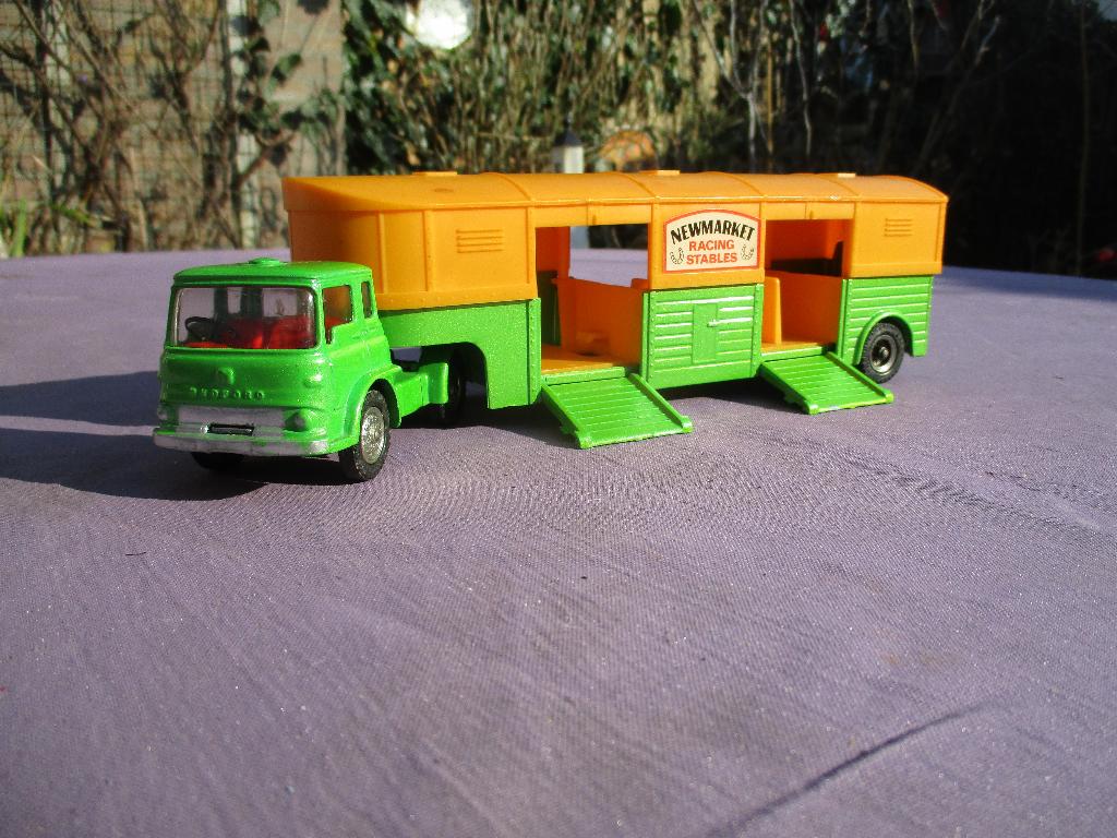 Corgi MAJOR Bedford Horse Box NEW MARKET, Verzenden, Nieuw, Bus of Vrachtwagen, Corgi