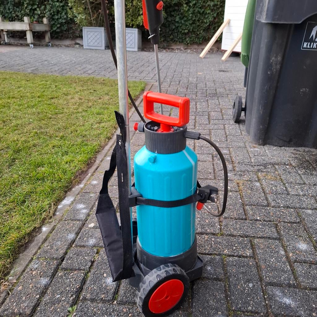 Gardena drukspuit op wielen, Ophalen of Verzenden, Gebruikt, Zwenksproeier