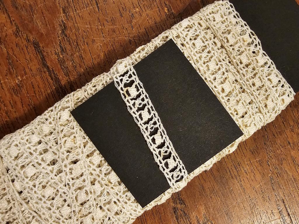 Oud geklost KANT: 9 meter lang, 1 cm breed / nr.76, Ophalen of Verzenden, Nieuw, Kant