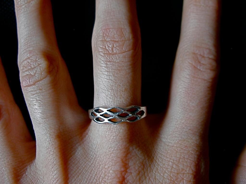 Zilveren 925 zilver ring opengewerkt fantasiefiguur 5 maten, Verzenden, Nieuw, 17 tot 18, Dame