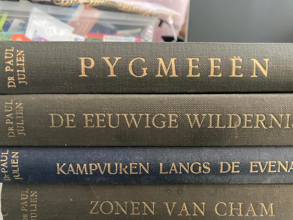 Boeken (4) van dr. Paul Julien, Ophalen of Verzenden, Gelezen, Afrika