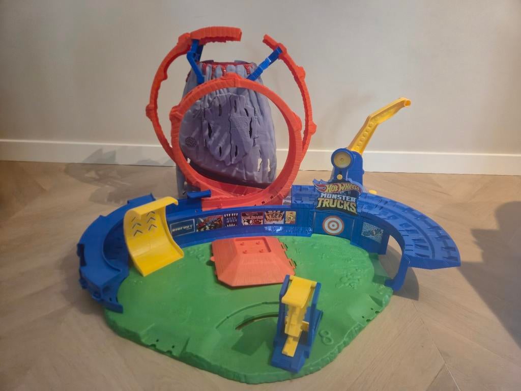 Hot Wheels Monster Trucks Vulkaan Arena Speelset, Kinderen en Baby's, Speelgoed | Overig, Zo goed als nieuw, Jongen of Meisje