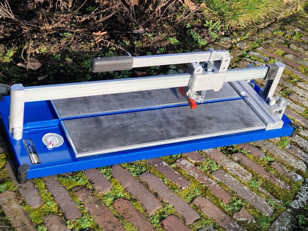 Tegelsnijder, Ophalen of Verzenden, Zo goed als nieuw