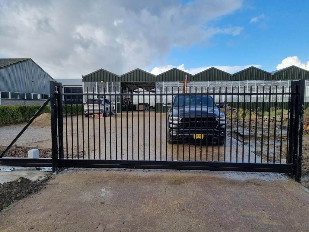 Vrijdragende spijlen schuifpoort of draaipoort met montage, Tuin en Terras, Ophalen, Schuifpoort, Nieuw, 200 cm of meer